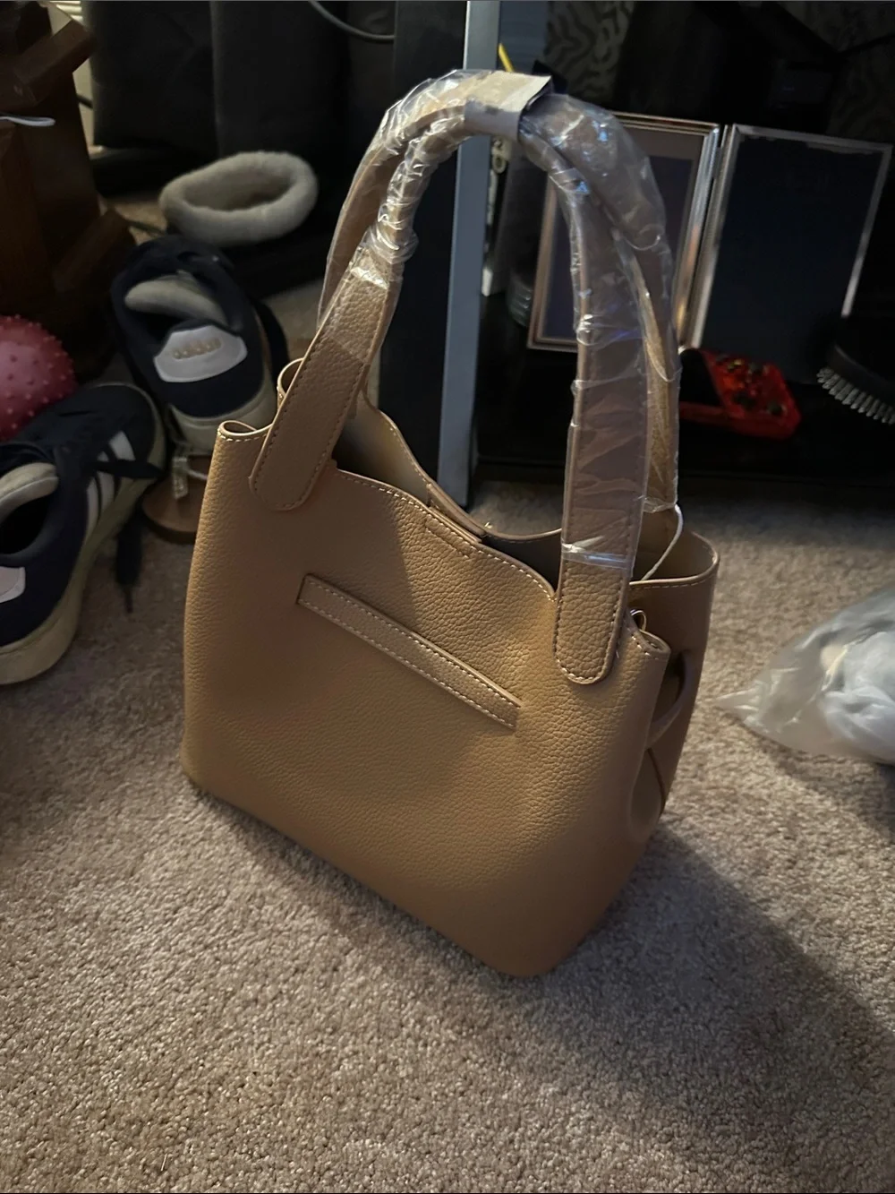 Ello brand bag